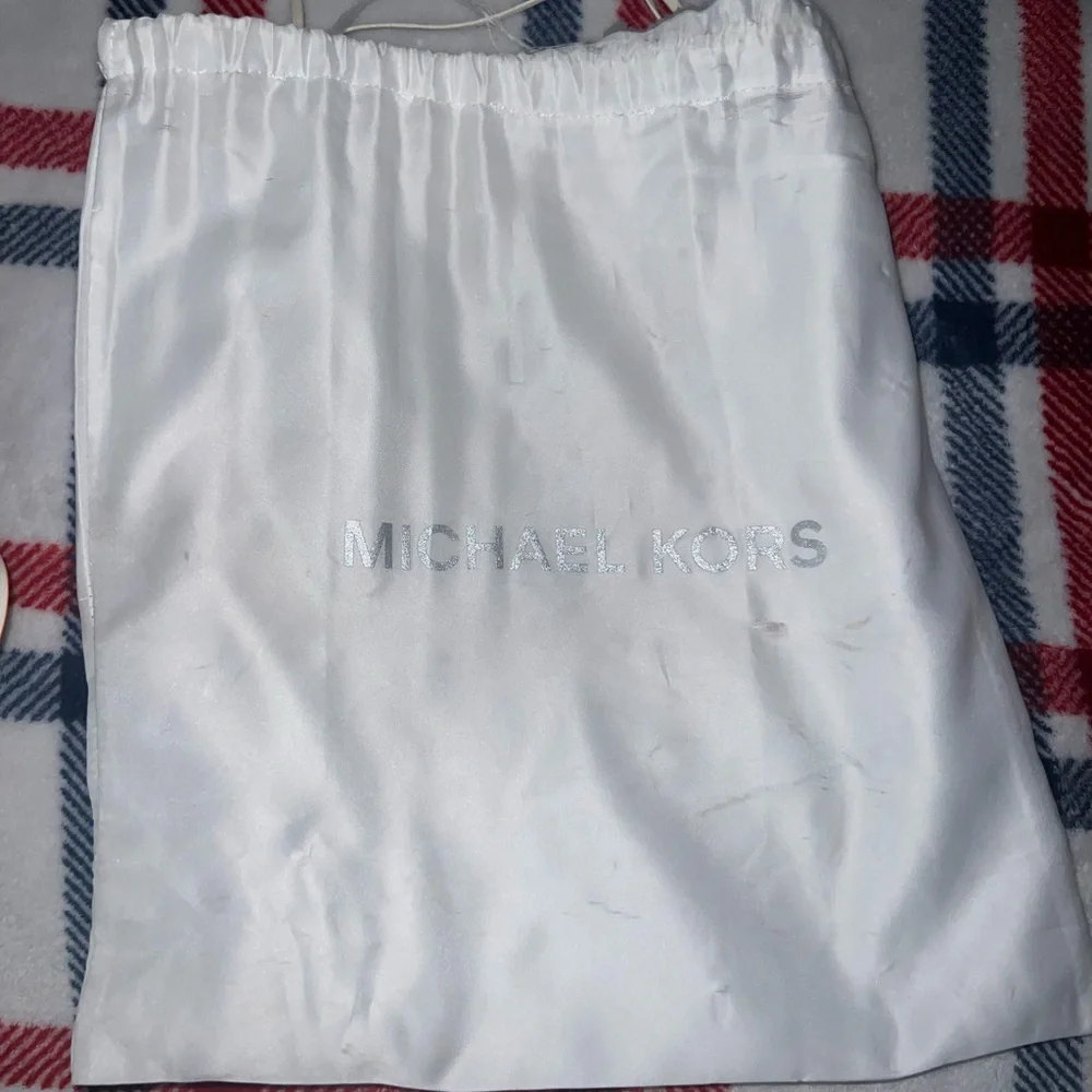 Michael Kors White Crossbody Bag with Orange Accents - Picture 2 of 8